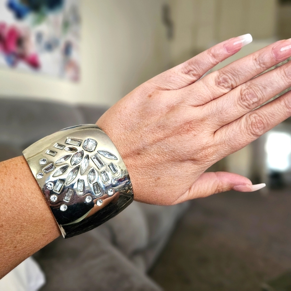 Gorgeous silver-toned 2¼ in bracelet cuff